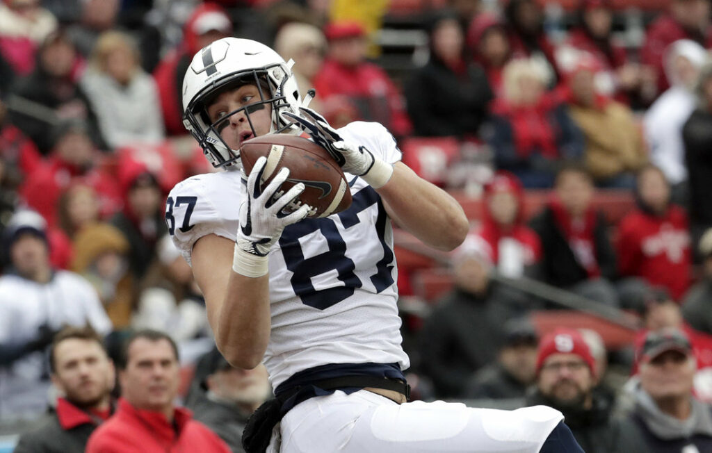 Penn State tight end catches a pass
