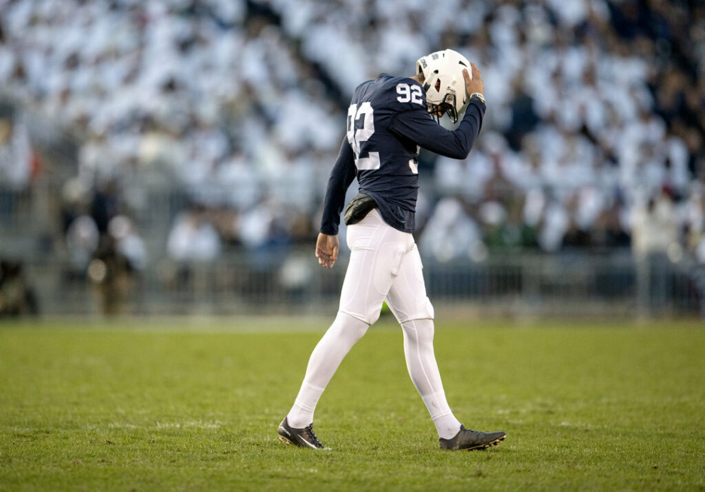 Penn State kicker walks off the field