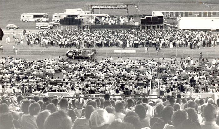 Time Warp, 1985 – Willie Nelson performs for thousands, meets long-time fan
