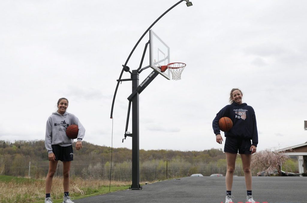 Lady Comets stay together while apart